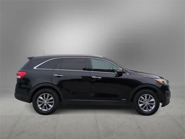 Thumbnail: 2016 Kia Sorento - 9