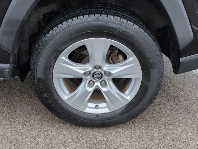 Thumbnail: 2021 Toyota RAV4 - 14