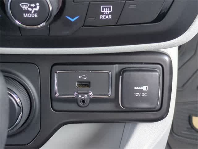 Thumbnail: 2021 Jeep Renegade - 32