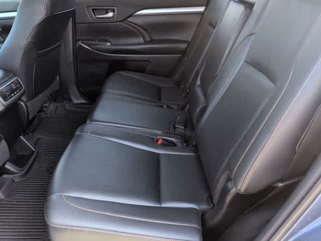 Thumbnail: 2019 Toyota Highlander - 20