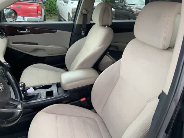 Thumbnail: 2016 Kia Sorento - 3