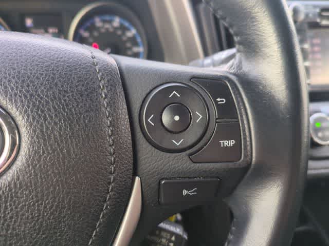 Thumbnail: 2017 Toyota RAV4 - 24