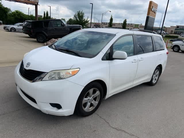 Thumbnail: 2011 Toyota Sienna - 2