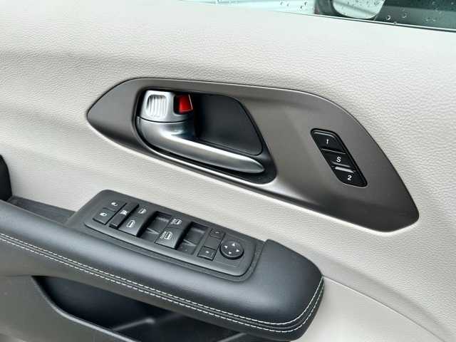 Thumbnail: 2023 Chrysler Pacifica - 13