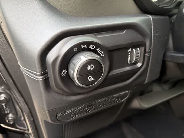 Thumbnail: 2026 Jeep Gladiator - 18