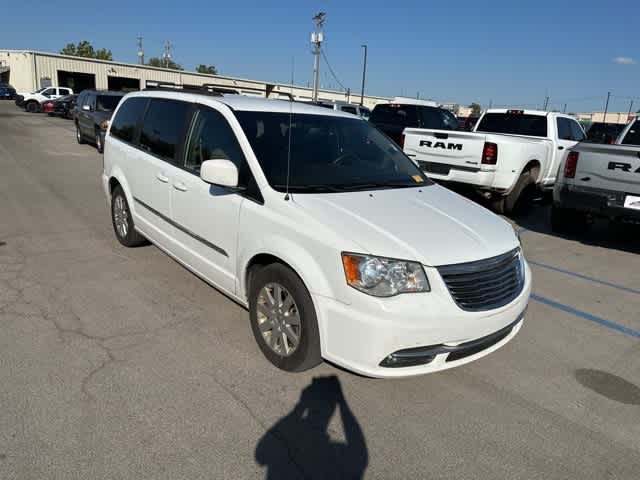 Thumbnail: 2016 Chrysler Town & Country - 29