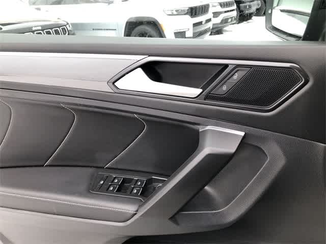 Thumbnail: 2022 Volkswagen Tiguan - 22