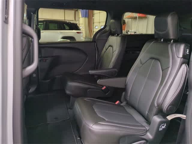 Thumbnail: 2026 Chrysler Pacifica - 20