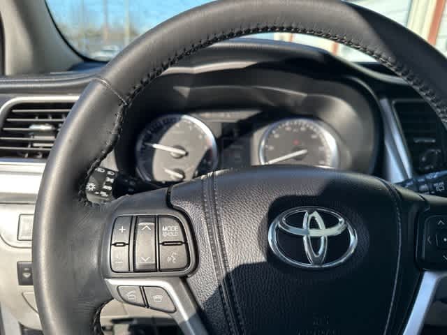 Thumbnail: 2014 Toyota Highlander - 10