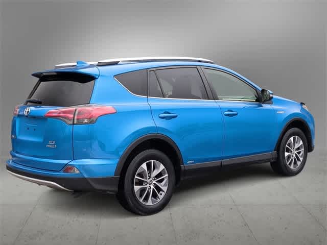 Thumbnail: 2016 Toyota RAV4 - 8