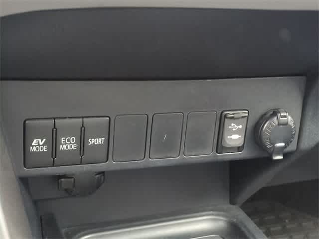 Thumbnail: 2016 Toyota RAV4 - 31