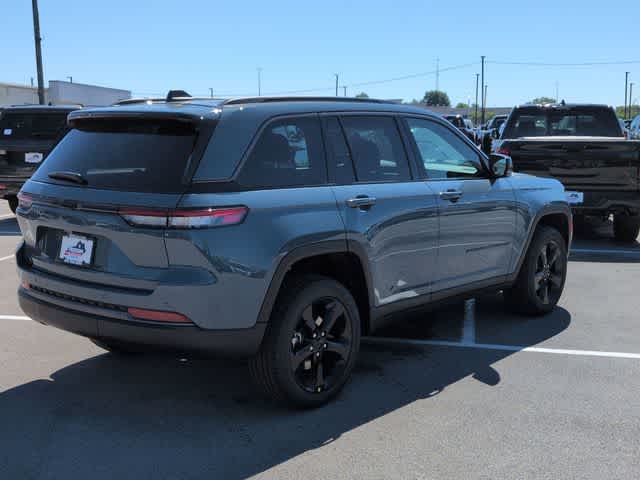 Thumbnail: 2026 Jeep Grand Cherokee - 8