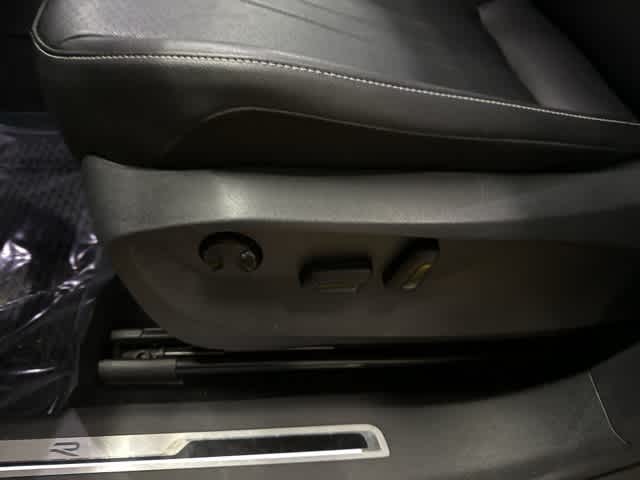 Thumbnail: 2022 Volkswagen Tiguan - 10