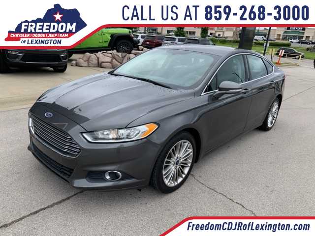 2015 Ford Fusion SE Hero Image