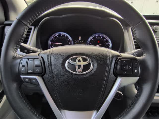 Thumbnail: 2014 Toyota Highlander - 25