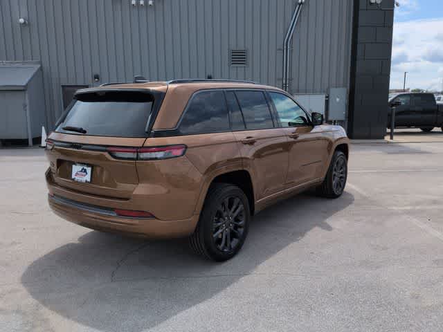 Thumbnail: 2026 Jeep Grand Cherokee - 8
