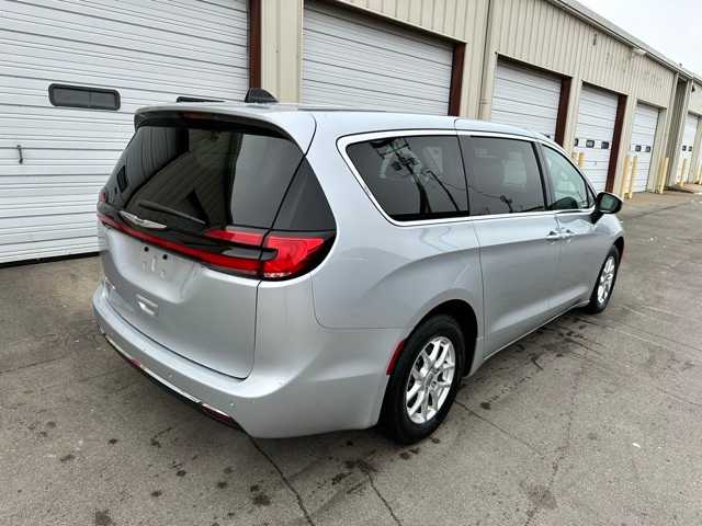 Thumbnail: 2023 Chrysler Pacifica - 20