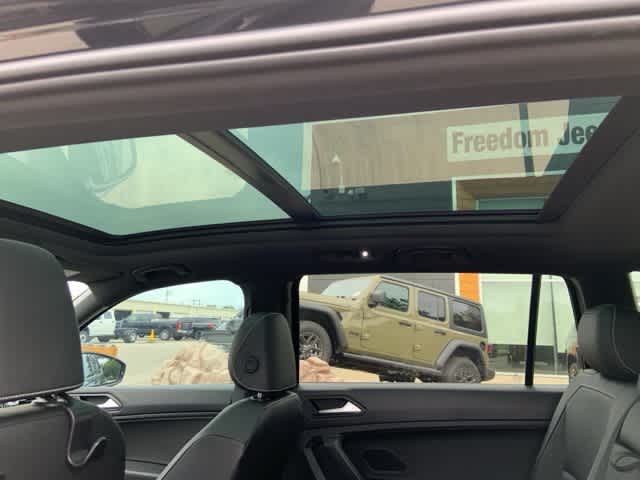 Thumbnail: 2021 Volkswagen Tiguan - 12