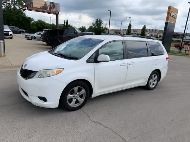 Thumbnail: 2011 Toyota Sienna - 10