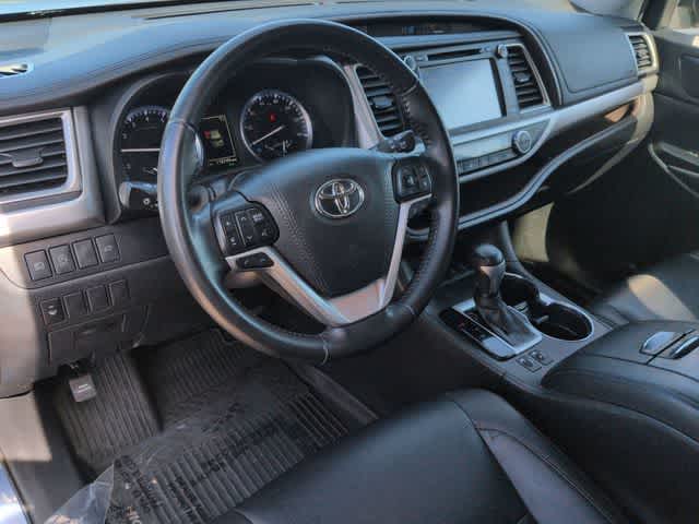 Thumbnail: 2019 Toyota Highlander - 10