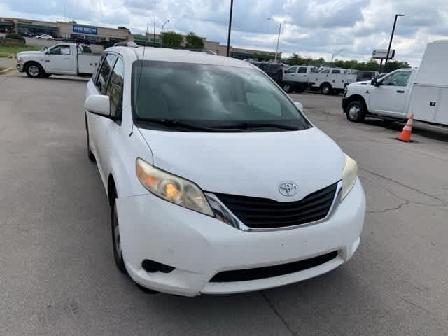 Thumbnail: 2011 Toyota Sienna - 22