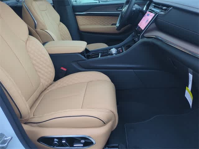 Thumbnail: 2025 Jeep Grand Cherokee L - 23