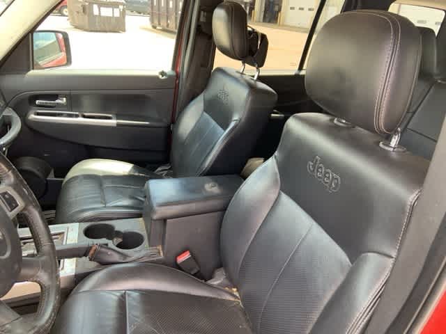 Thumbnail: 2010 Jeep Liberty - 3