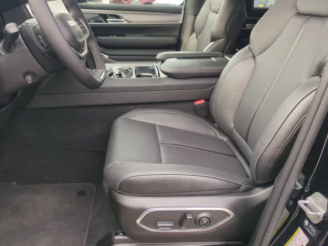 Thumbnail: 2026 Jeep Grand Wagoneer L - 17