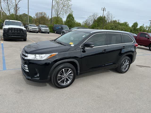 Thumbnail: 2018 Toyota Highlander - 16