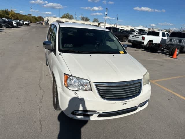 Thumbnail: 2012 Chrysler Town & Country - 21