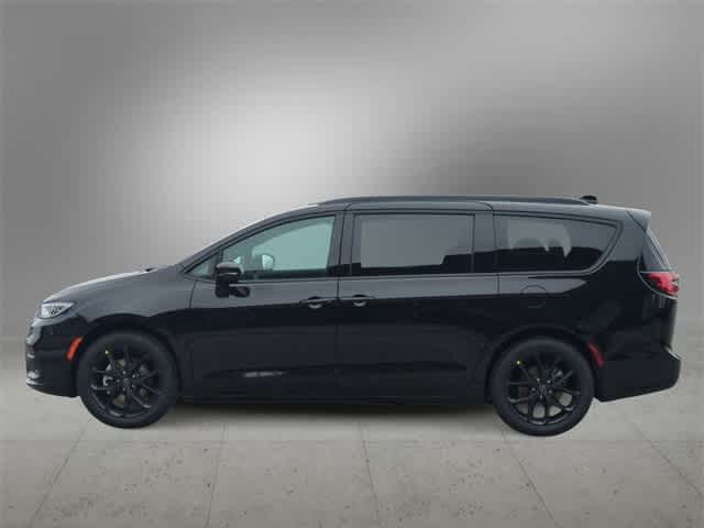 Thumbnail: 2026 Chrysler Pacifica - 5