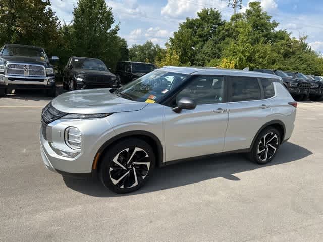 Thumbnail: 2022 Mitsubishi Outlander - 16