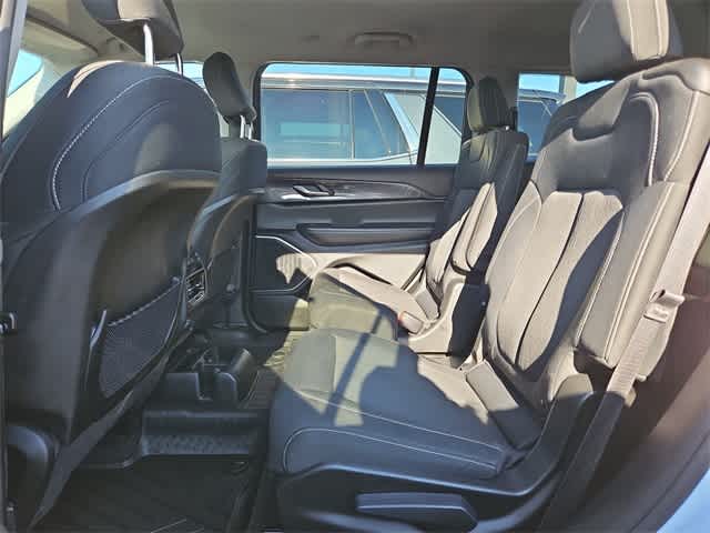 Thumbnail: 2022 Jeep Grand Cherokee L - 20