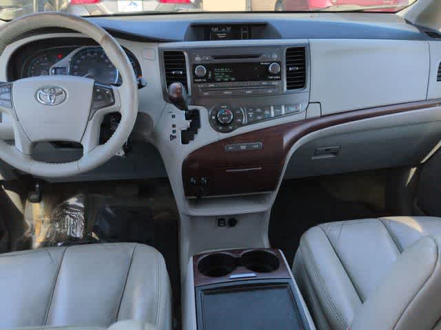 Thumbnail: 2014 Toyota Sienna - 15