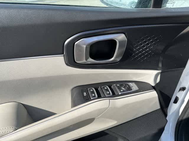 Thumbnail: 2022 Kia Sorento - 14