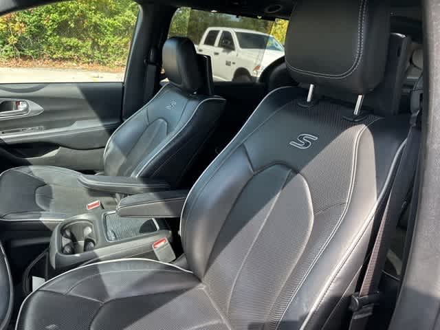 Thumbnail: 2018 Chrysler Pacifica - 3