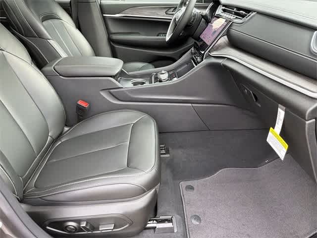 Thumbnail: 2025 Jeep Grand Cherokee - 24