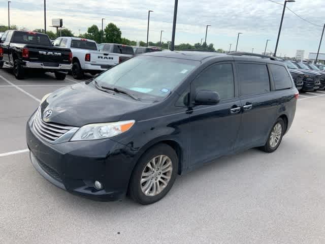 Thumbnail: 2016 Toyota Sienna - 12