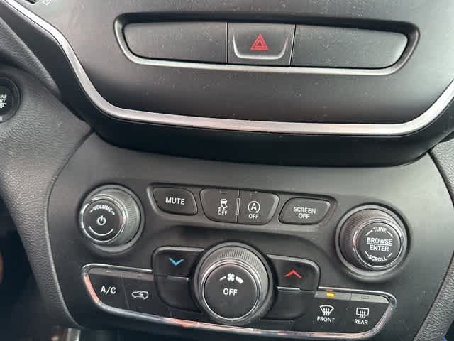 Thumbnail: 2019 Jeep Cherokee - 9