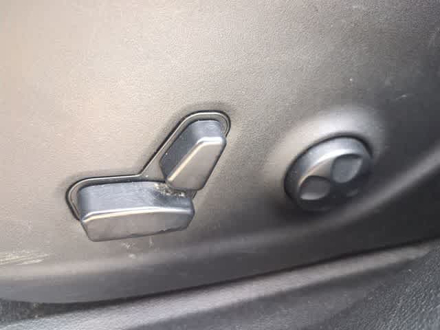 Thumbnail: 2019 Jeep Cherokee - 17