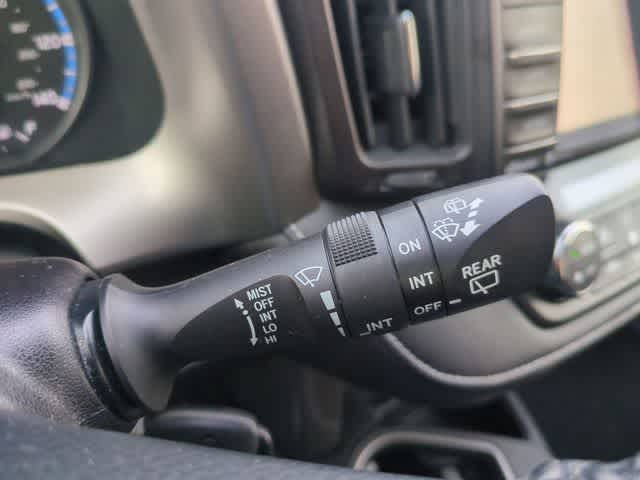 Thumbnail: 2017 Toyota RAV4 - 25