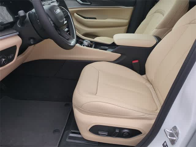 Thumbnail: 2025 Jeep Grand Cherokee L - 16