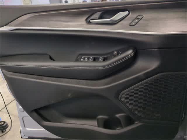 Thumbnail: 2025 Jeep Grand Cherokee - 32