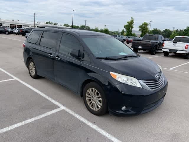 Thumbnail: 2016 Toyota Sienna - 24