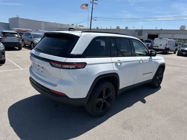 Thumbnail: 2023 Jeep Grand Cherokee - 17