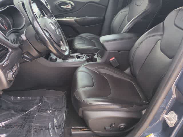 Thumbnail: 2019 Jeep Cherokee - 16