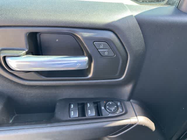 Thumbnail: 2020 Chevrolet Silverado 1500 - 12