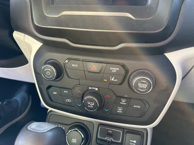 Thumbnail: 2021 Jeep Renegade - 6
