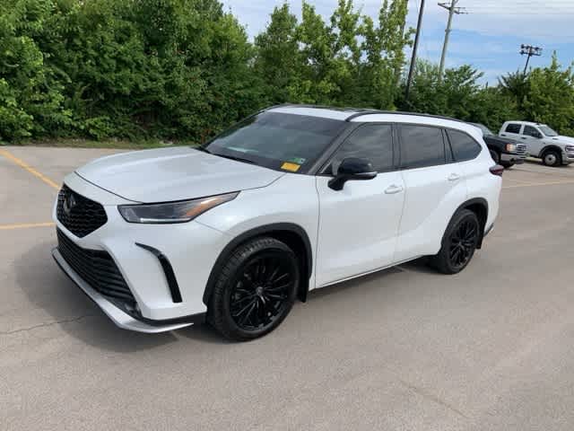 Thumbnail: 2023 Toyota Highlander - 16