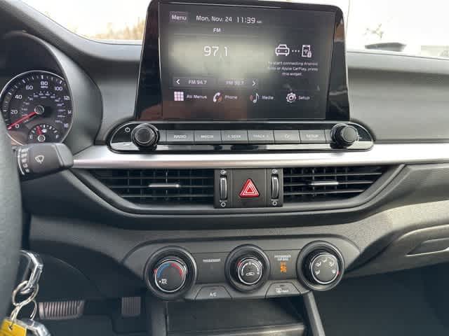 Thumbnail: 2023 Kia Forte - 9